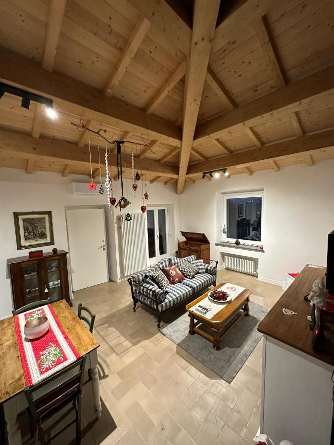 Ad Apartment
